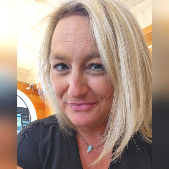 Meet Your Posher - Picture 1 of 2